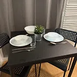 Studio For Two - Perfect Location Close To Metro
