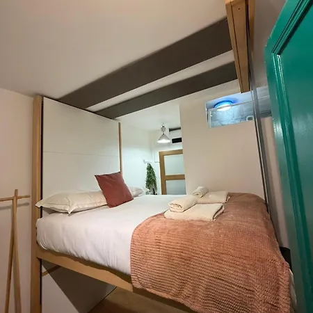 For Two - Perfect Location Close To Metro *