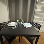 Studio For Two - Perfect Location Close To Metro